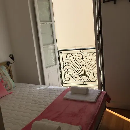 Chic Castle House Appartamento Lisbona